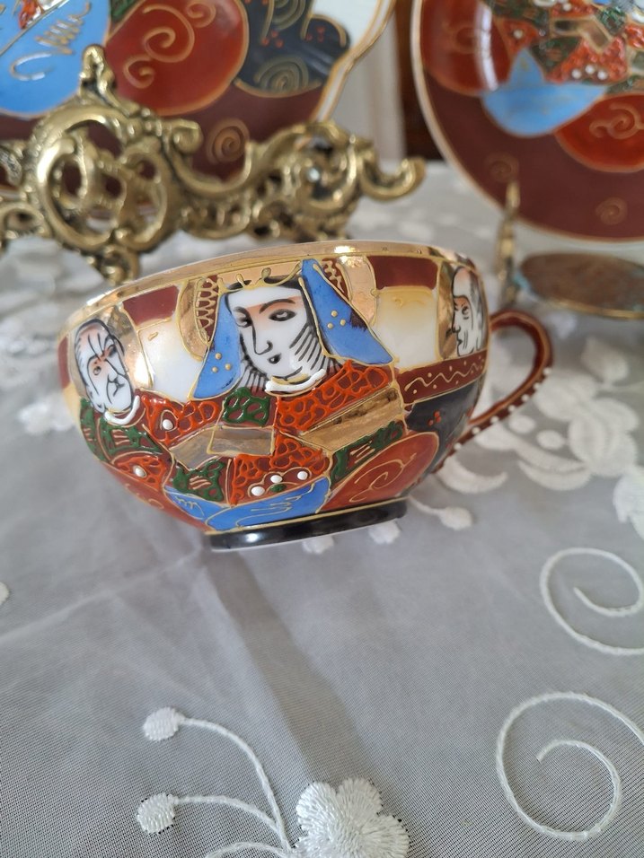 Altın İşlemeli Koyu Desenli Tabak ve Fincan Seti - Görsel 2