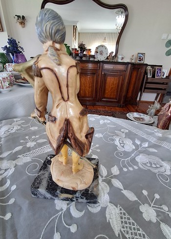 Bej Renkli Klasik Figürin - Görsel 2