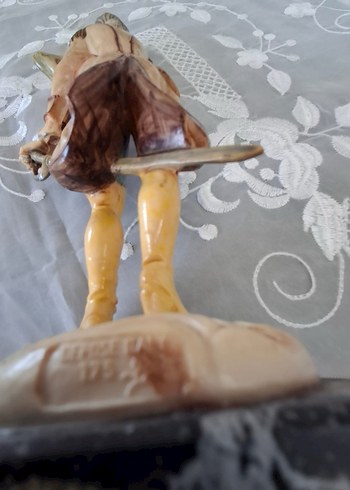 Bej Renkli Klasik Figürin - Görsel 6