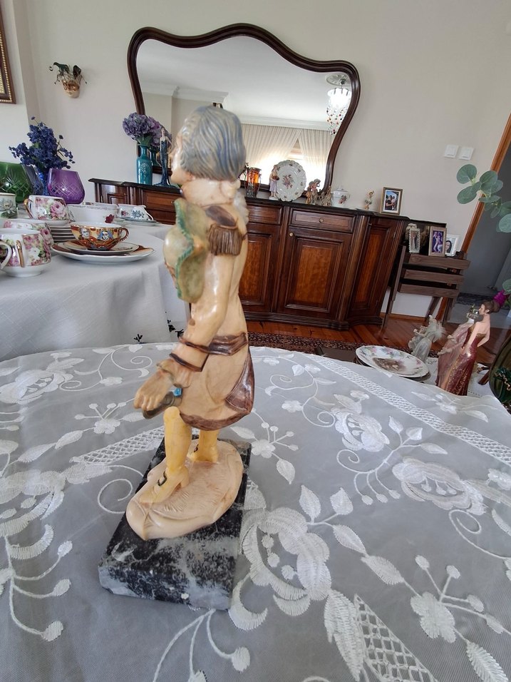 Bej Renkli Klasik Figürin - Görsel 5