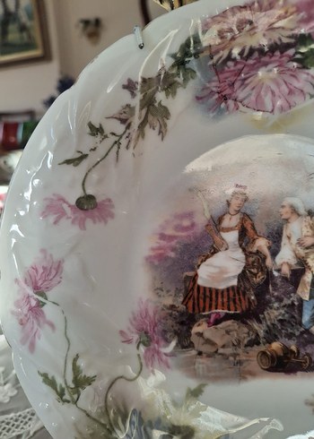 Pastel Renkli Beyaz Figürlü Dekoratif Tabak - Görsel 3