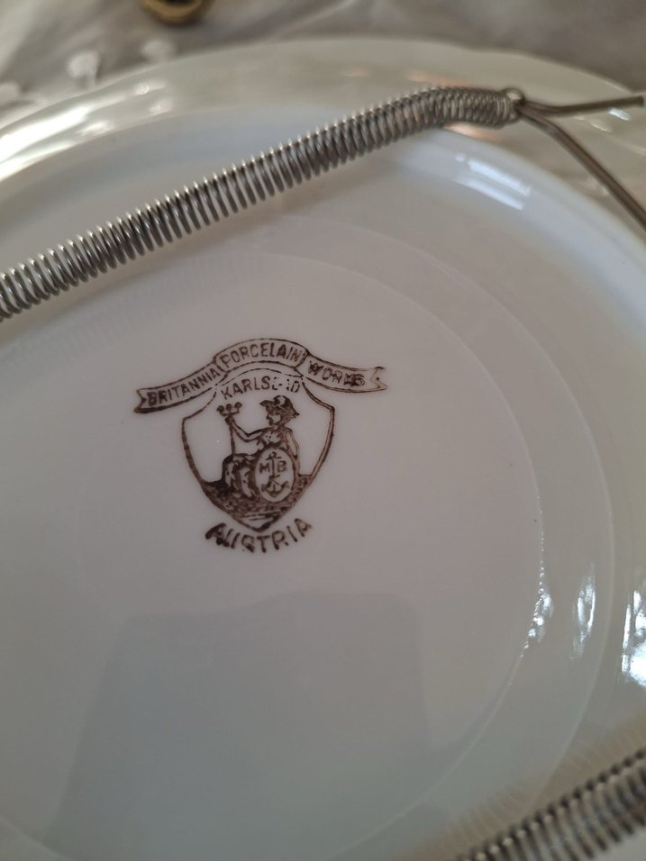 Pastel Renkli Beyaz Figürlü Dekoratif Tabak - Görsel 4