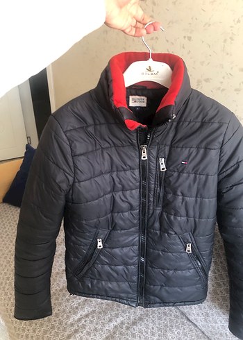 Tommy Hilfiger s