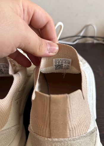 Adidas Ozelia Ayakkabı 45/5 Numara
Orjinal - Görsel 6