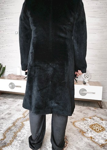 Siyah Kadın Uzun Kürk Detaylı Kaban - Görsel 3