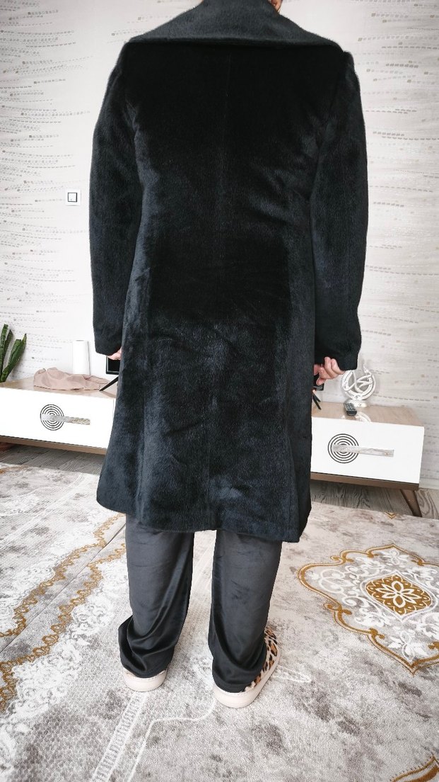 Siyah Kadın Uzun Kürk Detaylı Kaban - Görsel 4