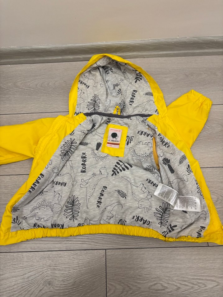 Erkek Çocuk Sarı Kapüşonlu Fermuarlı Yağmurluk - Görsel 2