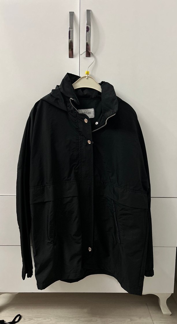 Addax Siyah Kapüşonlu Fermuarlı Kadın Yağmurluk - Görsel 2