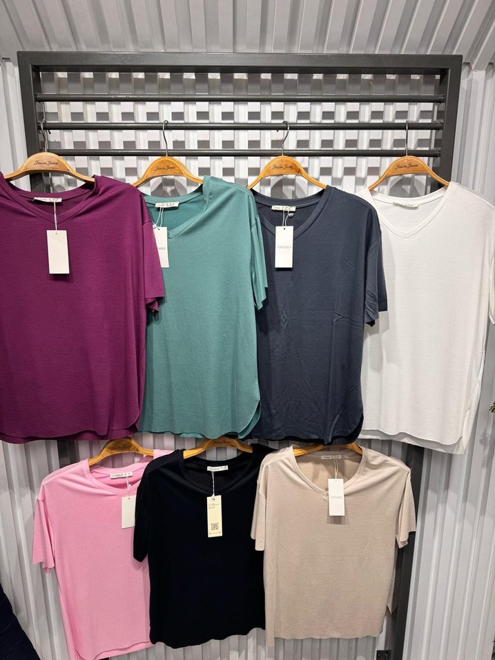 Kadın V Yakalı Kısa Kollu Pamuklu Tişört - Görsel 3