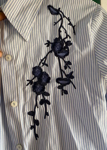 Nakışlı Düğmeli Mavi Pamuklu Kadın Gömlek - Görsel 2