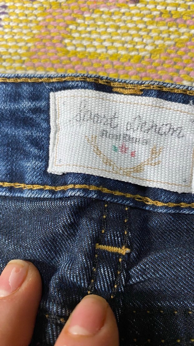 Nakışlı Mavi Düğmeli Kadın Kot Pantolon - Görsel 2