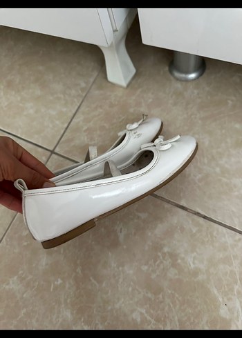 Kız Çocuk Beyaz Tokalı Babet Ayakkabı - Görsel 3