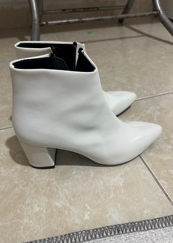 Beyaz Deri Stiletto Topuklu Kadın Bot - Görsel 2
