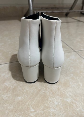 Beyaz Deri Stiletto Topuklu Kadın Bot - Görsel 3