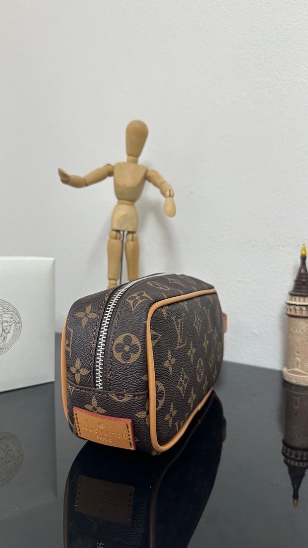 Louis Vuitton Taba Erkek El Çantası - Görsel 4