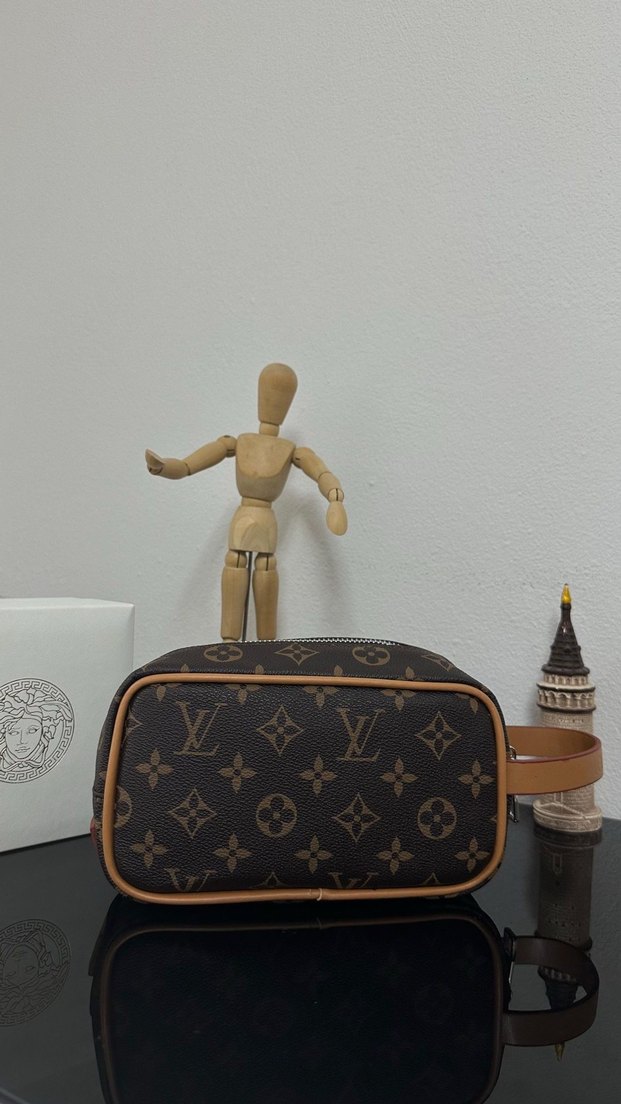 Louis Vuitton Taba Erkek El Çantası - Görsel 3
