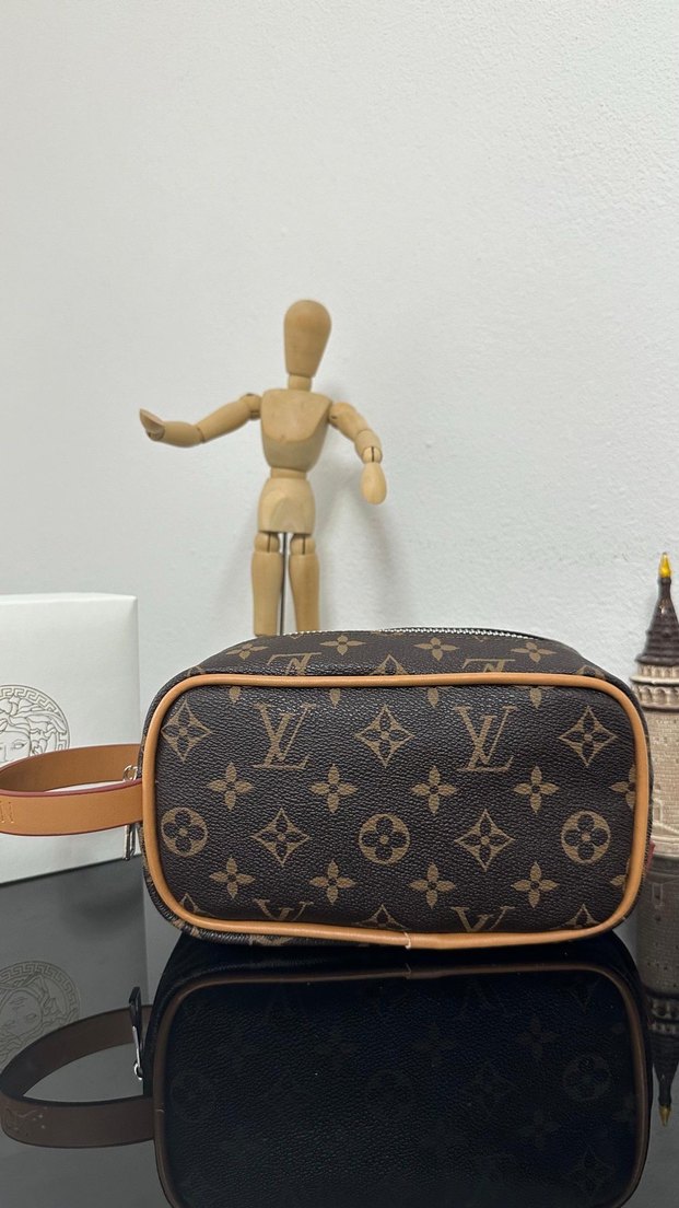 Louis Vuitton Taba Erkek El Çantası - Görsel 2