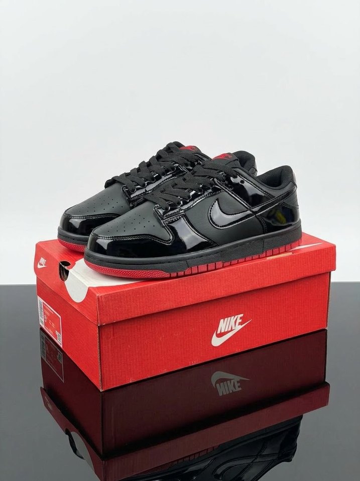 Nike Siyah Kırmızı Detaylı Sneaker — görsel 3/4