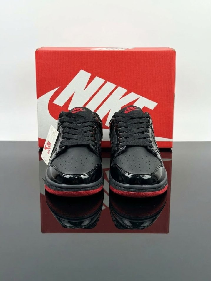 Nike Siyah Kırmızı Detaylı Sneaker — görsel 4/4