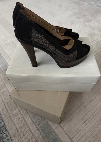 Siyah Dolgu Topuklu Ayakkabı - Görsel 4