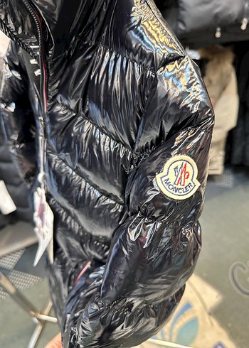 Moncler Siyah Kapüşonlu Erkek Çocuk Mont - Görsel 3