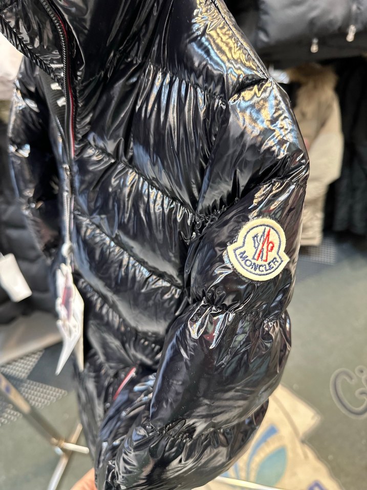 Moncler Siyah Kapüşonlu Erkek Çocuk Mont - Görsel 3