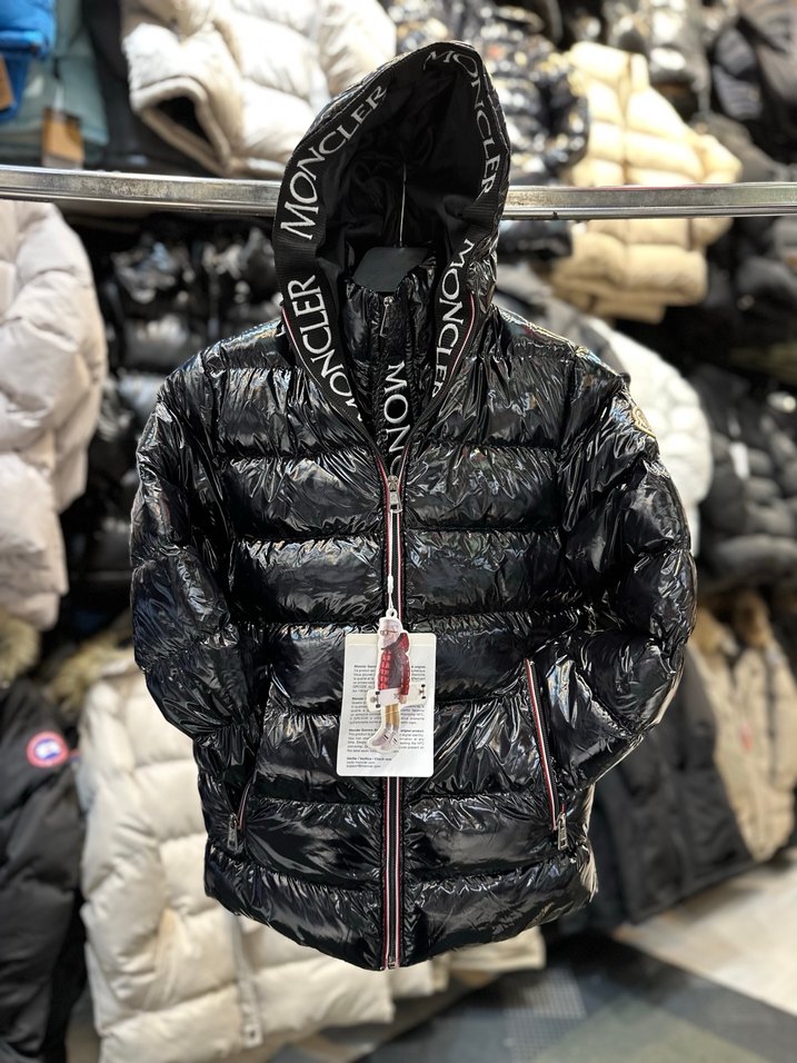 Moncler Siyah Kapüşonlu Erkek Çocuk Mont - Görsel 2