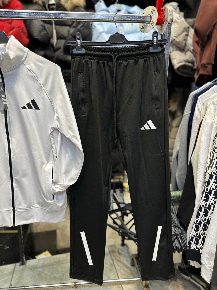 Erkek Beyaz Fermuarlı Sweatshirt ve Siyah Eşofman Altı - Görsel 3