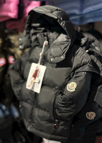 Siyah Kapüşonlu Erkek Çocuk Mont - Görsel 2