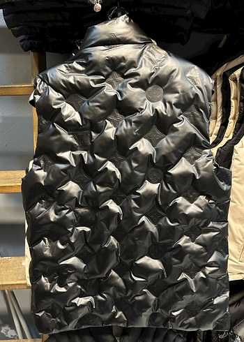 Siyah Yüksek Yakalı Erkek Yelek - Görsel 2