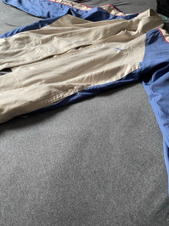 Mavi Cep Detaylı Erkek Yağmurluk - Görsel 2