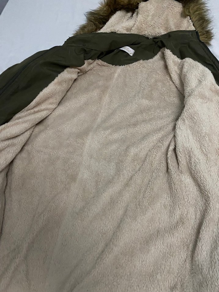 Sokak Stili Haki Uzun Kürklü Kadın Mont - Görsel 4