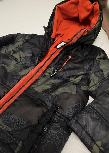 Kapüşonlu Kamuflaj Desenli Erkek Çocuk Mont - Görsel 2