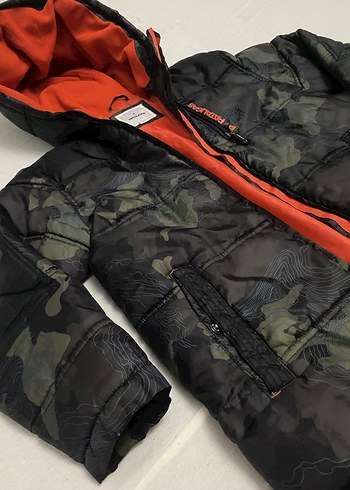 Kapüşonlu Kamuflaj Desenli Erkek Çocuk Mont - Görsel 3