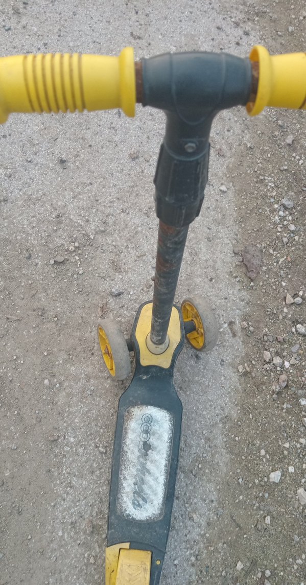 Sarı ve siyah Çocuk Scooterı - Görsel 4