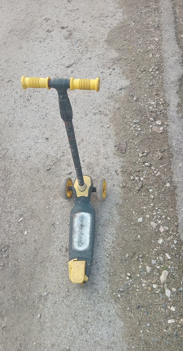 Sarı ve siyah Çocuk Scooterı - Görsel 2