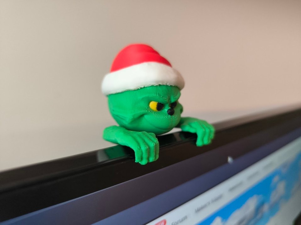 Monitöre tutunan grinch - Görsel 2