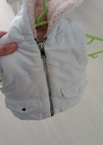 Kapüşonlu Fermuarlı Kız Çocuk Beyaz Yelek - Görsel 2