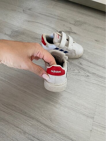 23 Beden beyaz Renk Adidas ayakkabı