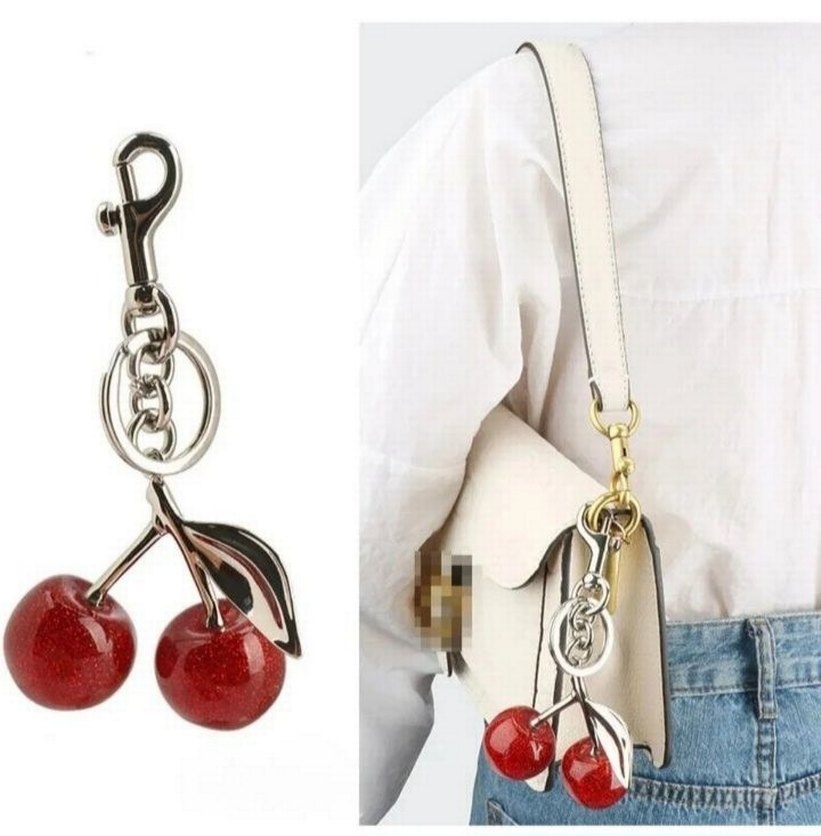 Parlak Kırmızı Zincir Detaylı Kiraz Anahtarlık - Görsel 3