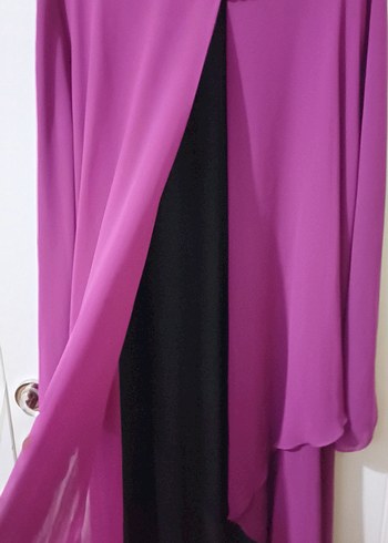 Mor ve siyah renkli pelerinli elbise - Görsel 3