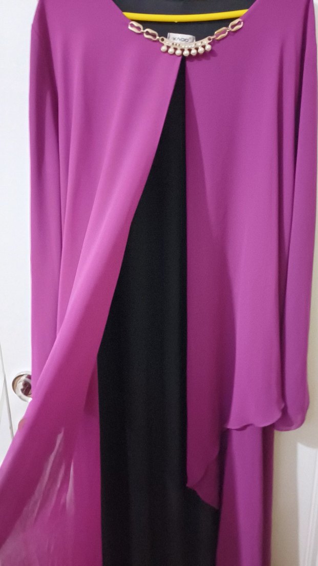 Mor ve siyah renkli pelerinli elbise - Görsel 3