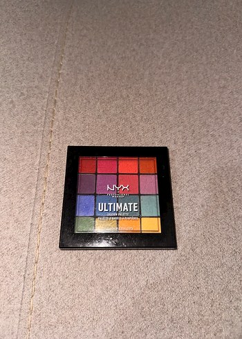 NYX Çok Renkli Göz Farı Paleti - Görsel 3