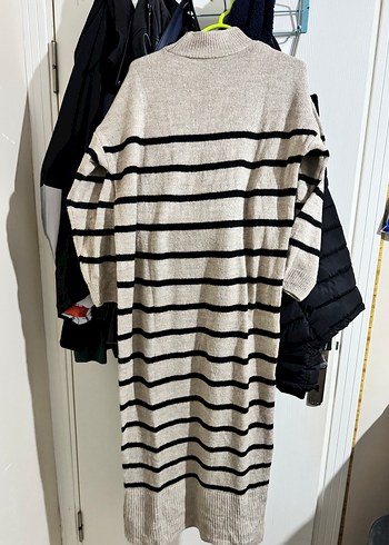 Bej Siyah Desenli Örgü Kazak - Görsel 3