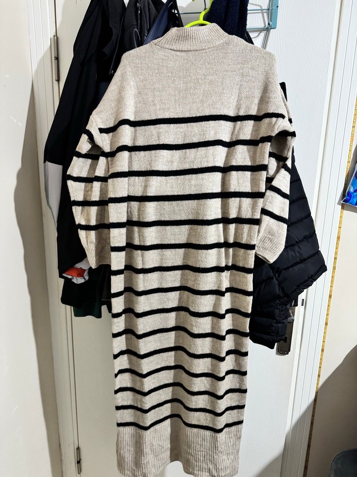 Bej Siyah Desenli Örgü Kazak - Görsel 3