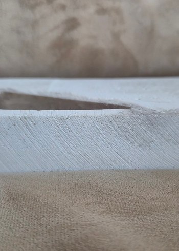 Beyaz ve Gri Kanatlı Melek Figürü - Tanrıça Nike Heykeli - Görsel 4