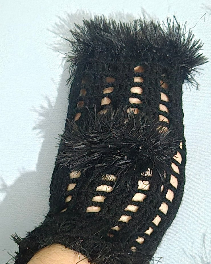 Kadın Siyah Parmaksız Yün Eldiven - Görsel 4