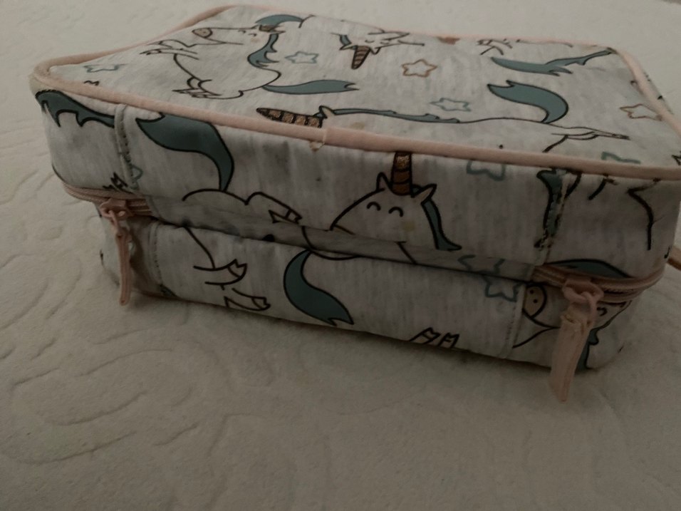 Oysho unicorn makyaj çantası - Görsel 5