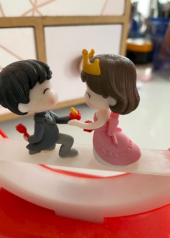 Kırmızı Tabanlı Sevgili Figürü Müzik Çalar - Görsel 2