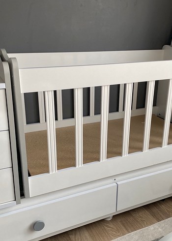 Gri Beyaz Bebek Beşiği ve Çekmeceli Dolap - Görsel 4
